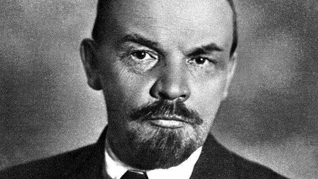 Lenin není in: Komunisté propagují stejného vraha jako byl Hitler