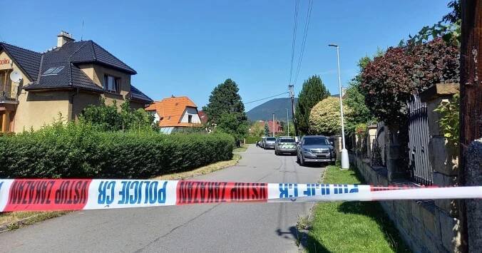 Strážník zabil v Rožnově pod Radhoštěm ženu a dcery legální zbraní. Služební ale nebyla
