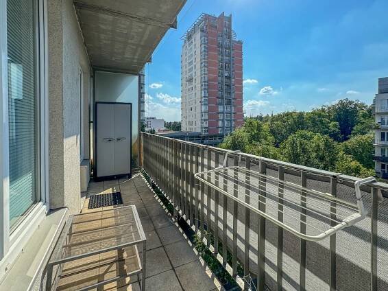Pronájem bytu 2+1 s garážovým stáním a lodžií, Názovská 3255/20, Praha 10 - Strašnice | Matouš Kozumplík - realitní makléř