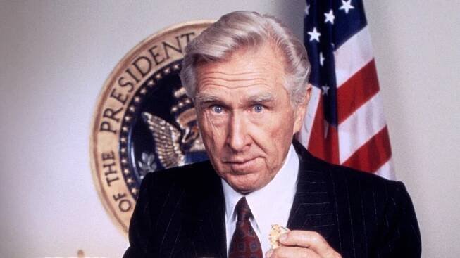 Rolí senilního admirála Bensona ohromil. Lloyd Bridges stvořil nový herecký typ