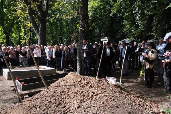Pohřeb Yvonne Přenosilové: Rozloučení proběhlo na Olšanech, obřad vedl rabín