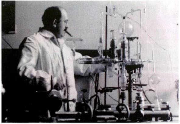 Figure 6: Otto Stern at work in his Hamburg laboratory. 