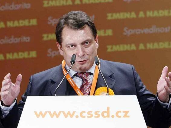 ČSSD má nového předsedu, je jím opět Jiří Paroubek