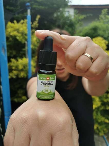 Koupit CBD kapky online - 100% organické a veganské 