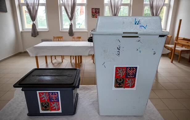 VOLBY 2025: Hlasovací lístky nepřišly? Jak volit, když na vás zapomněli