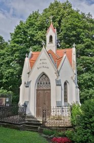 Fotografie - Hrobní kaple, Polevsko - 04.07.2022 • Mapy.cz