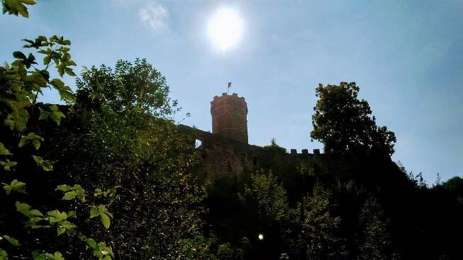 Hauenštejn (též Horní hrad či Hauenstein) – www.kissak.cz