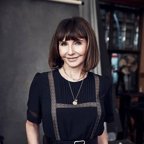 The Cure for the Fall Blues Is Mary Steenburgen Reading ‘Strega Nona’