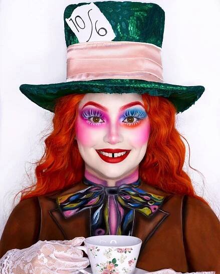 Nicolle Chang Makeup Artist. (@nicollechangc) • Instagram photos and videos The Mad Hatter Makeup, Mad Hatter Hair, Halloween Makeup Alice In Wonderland, Mad Hatter Makeup Easy, Mad Hatter Face Makeup, Mad Hatter Halloween Makeup, Alice Makeup Wonderland, Alice In Wonderland Inspired Makeup, Mad Hatter Makeup Ideas