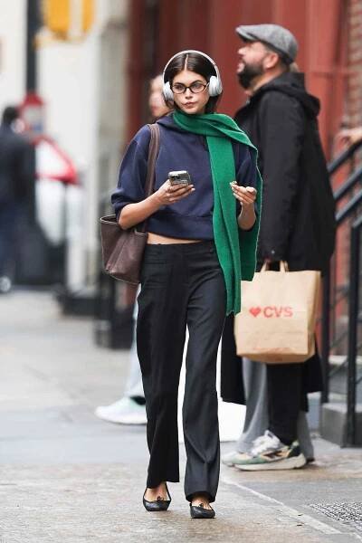 Kaia Gerber's Weather-Defying Outfit Includes the Shoes Katie Holmes Can't Stop Wearing