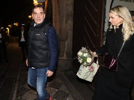 Rozjetá Etzlerova partnerka Helena: Ňadra v rukách jiného!