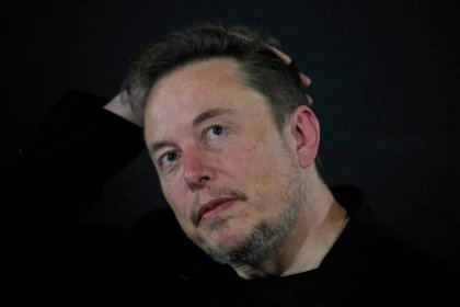 Elon Musk amplifies Pizzagate conspiracy theory