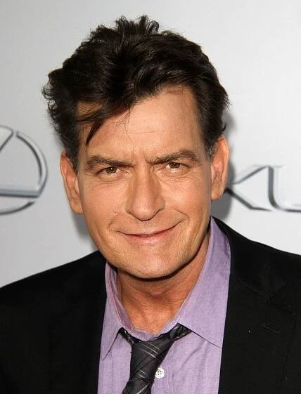 Charlie Sheen (51) promluvil o strašných stavech z léků proti HIV. Přináší však nakaženým novou naději