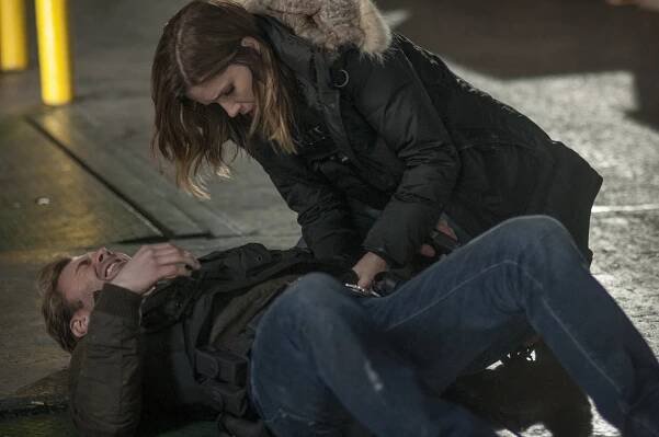 Policie Chicago - At Least It's Justice - Z filmu - Patrick John Flueger, Sophia Bush