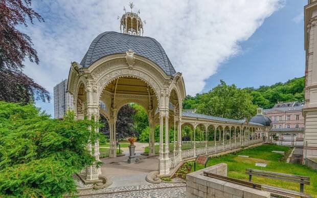 Karlovy Vary v luxusním Hotelu Savoy Westend ***** se snídaní/polopenzí, wellness s bazénem + solná jeskyně