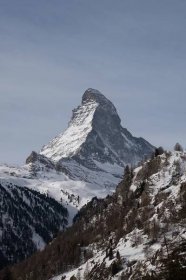 Matterhorn: hora na hranicích Švýcarska a Itálie v Penninských Alpách