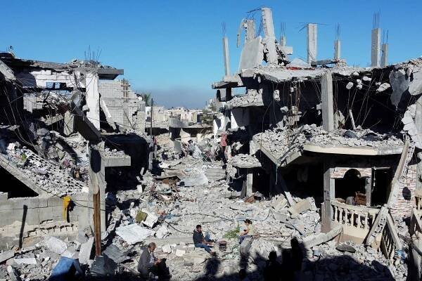 Gaza se propadá do chaosu: Svrab a nemoci, haldy odpadků, zdražování, hlad i útoky na konvoje