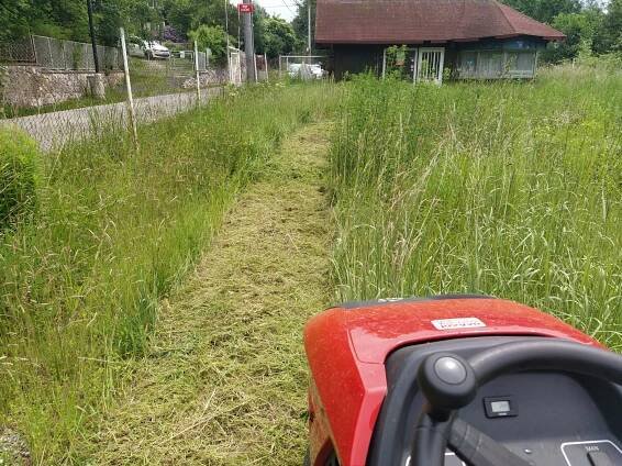 Sekání trávy traktorem s mulčovačem – Podaz