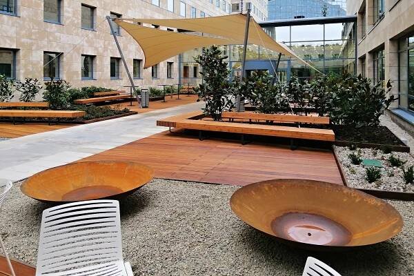 Praha 8 - Atrium IBC - Městský mobiliář STREETPARK
