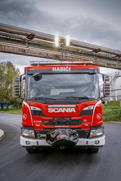 Po areálu podniku Lovochemie v Lovosicích se prohání nová hasičská Scania od firmy KOBIT – THZ | POŽÁRY.cz - ohnisko žhavých