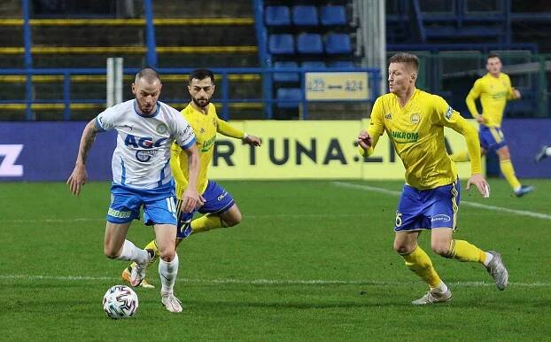 Fotbalisté Zlína (ve žlutých dresech) v posledním letošním zápase hostili Teplice.
