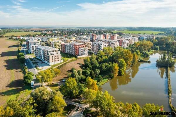 Pronájem bytu 3+kk s garážovým stáním a balkónem, 78 m2, Marie Podvalové 930/7, Praha 9 - Čakovice