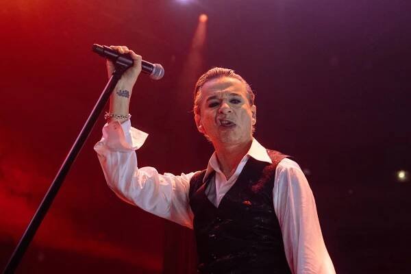 Recenze: Gahan vyzval Češku k tanci. Depeche Mode se vrátili ve vynikající formě