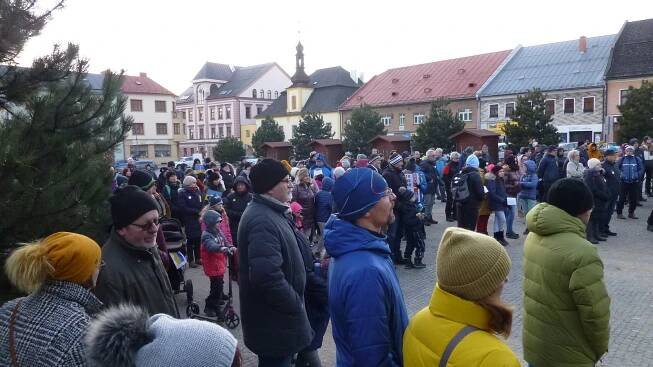 Stojíme za Ukrajinou. Novoměstští se sešli a vyjádřili svůj nesouhlas s válkou