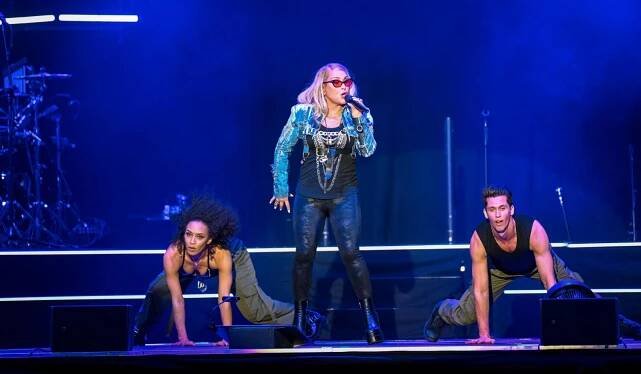 FOTOREPORT: Anastacia konečně dorazila do Prahy, rozezpívala plné O2 universum