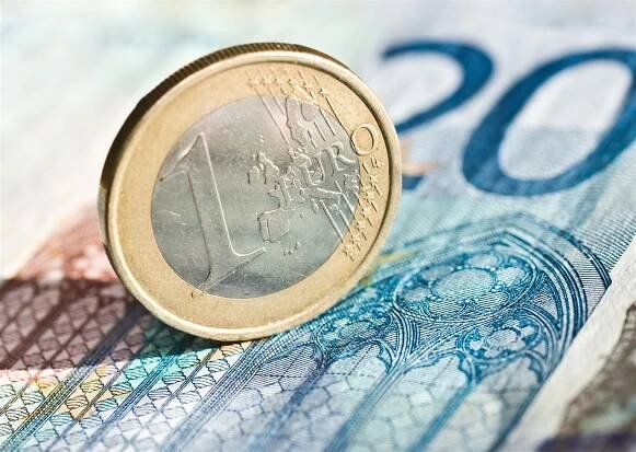 Eura před dovolenou vyměníte nejlépe v krajích, nejdražší jsou v Praze