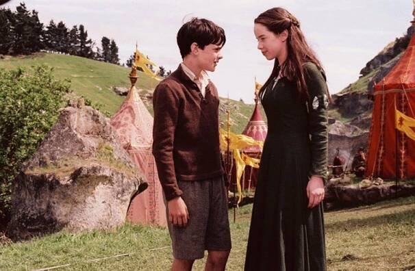 Skandar Keynes a Anna Popplewell zjistili až na place, že bydlí pár ulic od sebe.