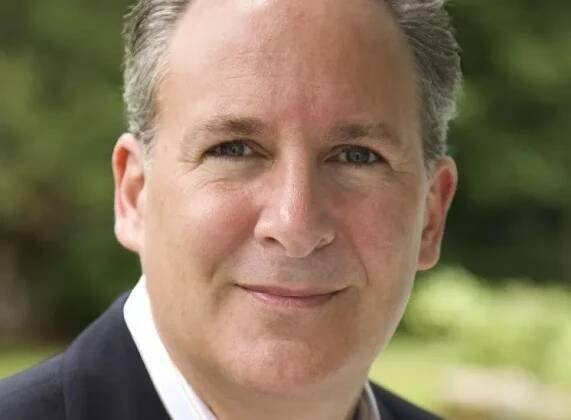 Peter Schiff: Začíná deprese, kupujte zlato a zbavte se dolarů