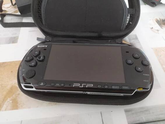 Sony PSP PlayStation Portable + hry + kryt + obal - Počítače a hry