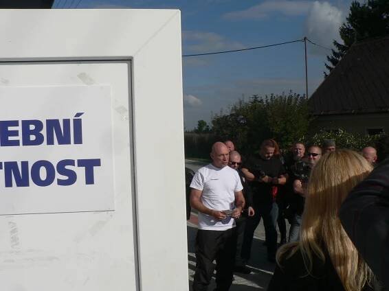 Daniel Landa vyzval k hlasování v Trocnově, dorazil na motorce