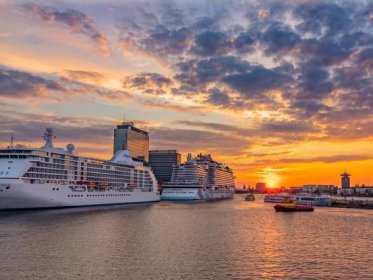 Amsterdam to ban cruise ships from city centre