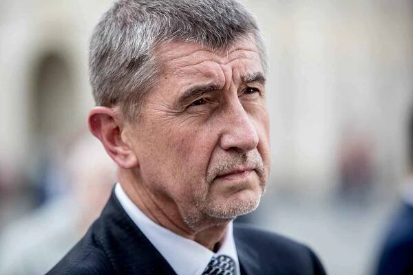 Ministr financí Andrej Babiš navštívil 3. května prezidenta Miloše Zemana na Pražském hradě.