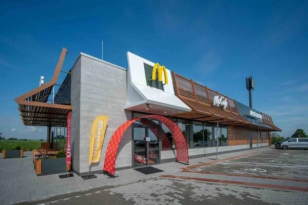 Jubilejní 130. restaurace McDonald's na D1 u Mořic je komfortní zastávkou na cestě mezi Brnem a Zlínem | McDonald's ČR 