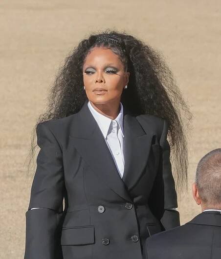 Janet Jacksonová se mění ve slavného bratra Michaela (†50)?! Plastiky ji ničí!