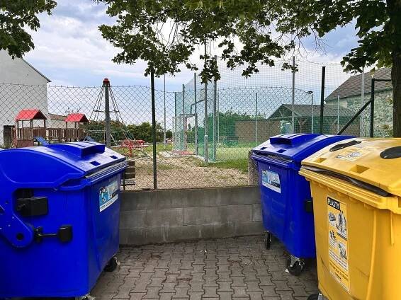 Kotě našli v koši v tašce svázané na čtyři uzly. Teď hledá domov s lepšími lidmi