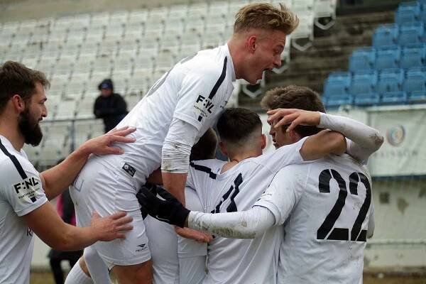 Vyškovští fotbalisté (v bílém) porazili na úvod jarní části druhé ligy Opavu 4:1.