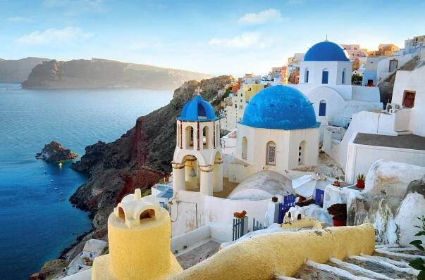 The Best All-Inclusive Holiday Options in Santorini
