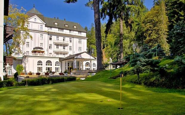 Mariánské Lázně: 5* Hotel Esplanade Spa & Golf Resort s bazénem, Římskými lázněmi a procedurou + snídaně