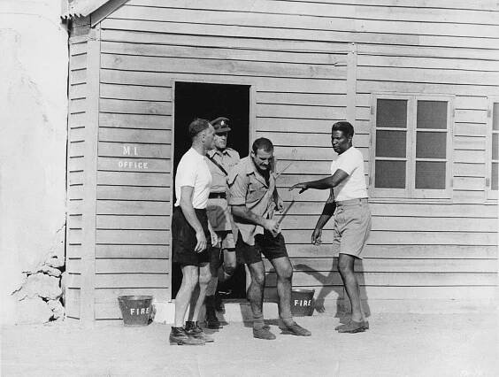 Jack Watson, Harry Andrews, Sean Connery, Ossie Davis - Pahorek - Z filmu
