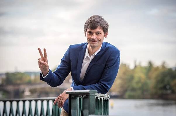 Mirek Topolánek – Neovlivní – investigativní deník o vlivu a lidech