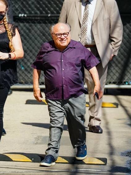 Takhle dnes vypadá Danny DeVito. 147 centimetrů vysoký herec promluvil o tom, jakou pro něj bývala výška životní komplikací