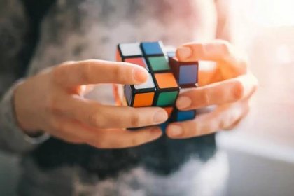 Podrobný návod, jak poskládat Rubikovu kostku 1
