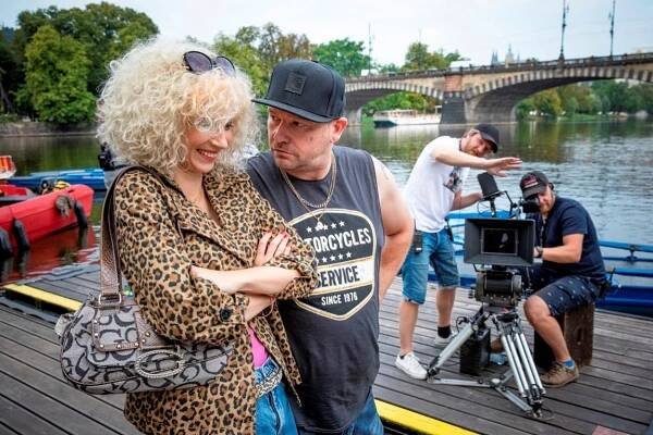 Rudolf Havlík začal natáčet film Bábovky podle knižního bestselleru Radky Třeštíkové - Tojesenzace.cz