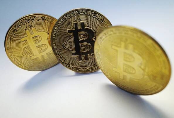Kryptománie v přímém přenosu. Do bitcoinového fondu tečou miliardy denně