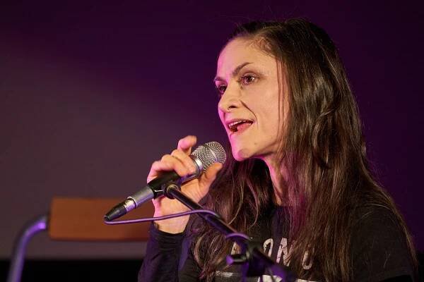 Lenka Dusilová zahájila 21. Jazzinec hrou s vlastním zvukovým světem