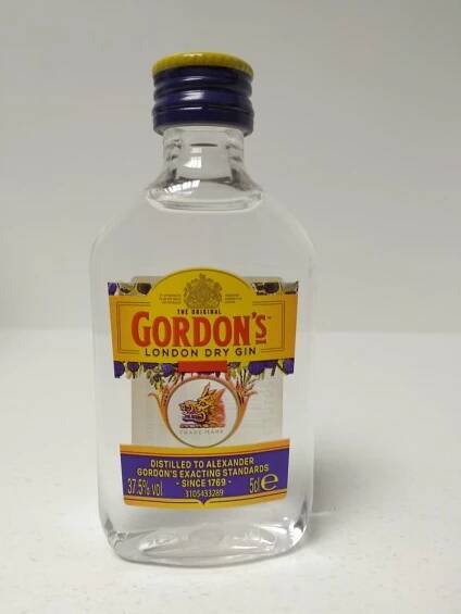 Gordon´s London Dry 37,5% 0,05 l - Giny | Prodej potravin, nápojů a alkoholu Rojal